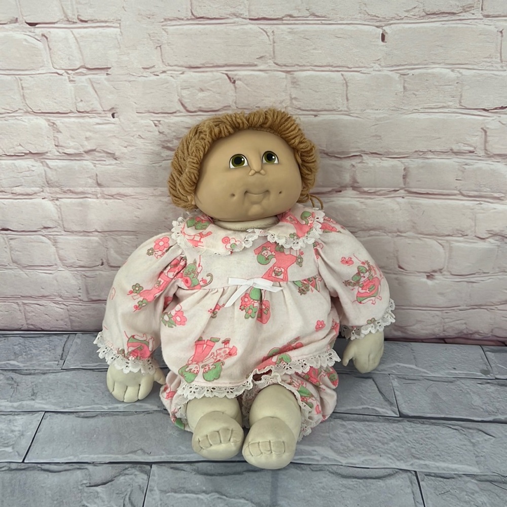 VTG 1980’s Cabbage patch kids Grandma doll with yard hair & dimples